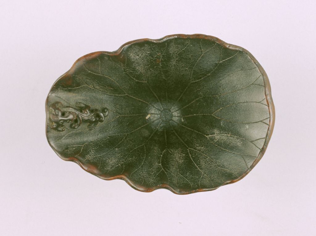 图片[2]-Rhinoceros horn carved dragon water grain lotus leaf cup-China Archive